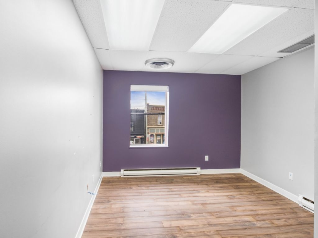 Immeuble � vendre |  Bureau � louer Centre-ville St-J�r�me