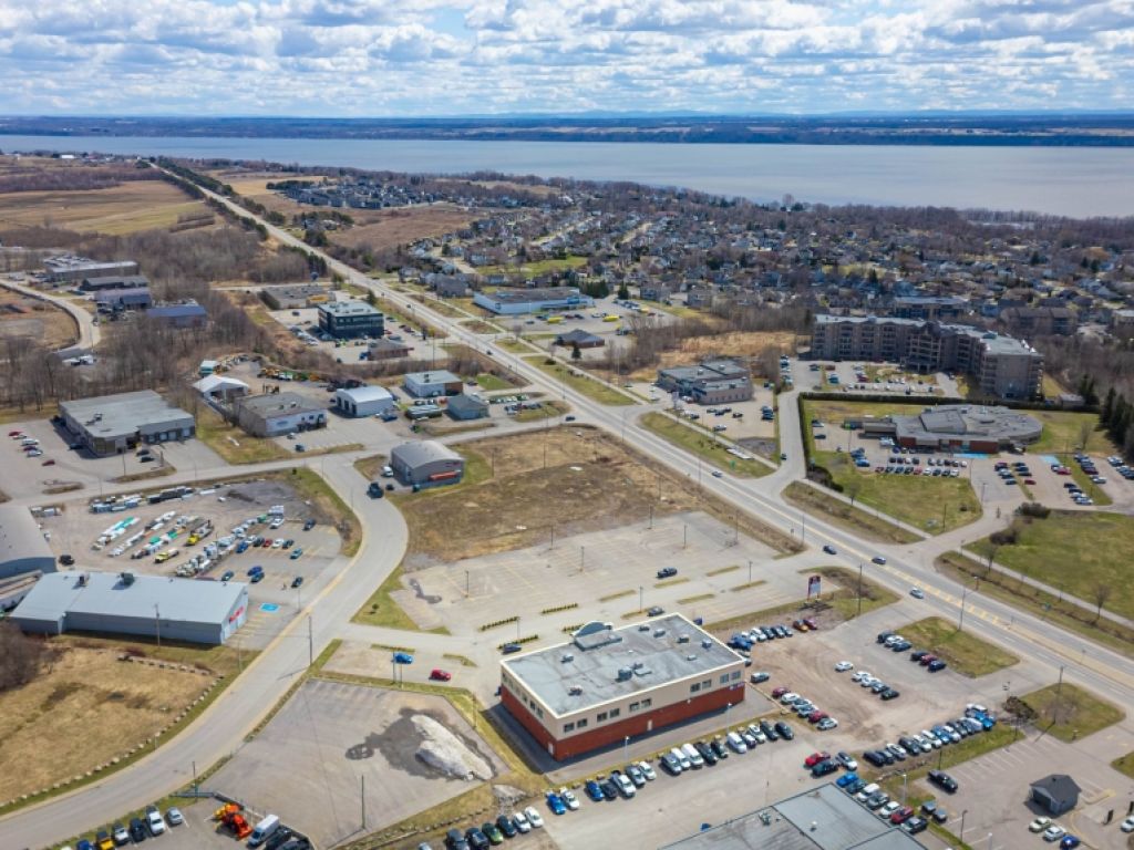 Comm. and office space for rent 1,000 to 15,000 sq.ft. Donnacona