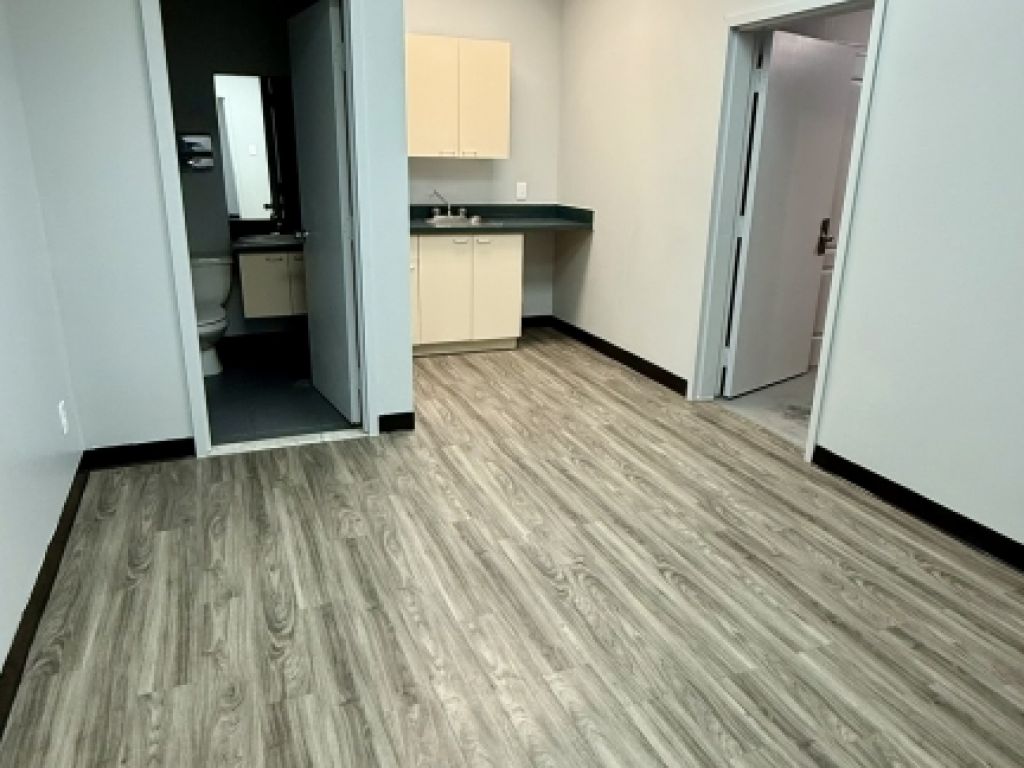 Industrial space for lease - 1275 Rue Bergar,