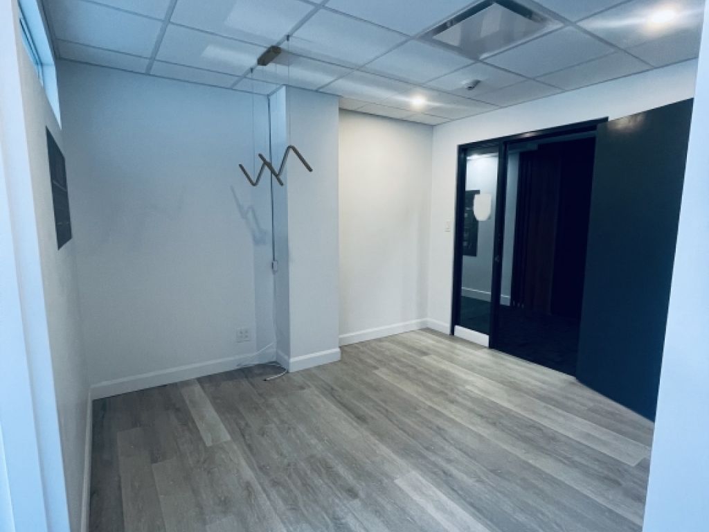 Bureau  louer - 465 rue Victoria St-Lambert Rive-Sud - 900 pi2