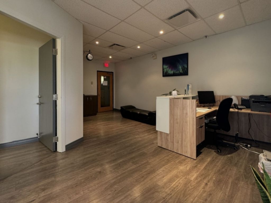 Bureau 251 - Plaza Laval  Ste-Foy