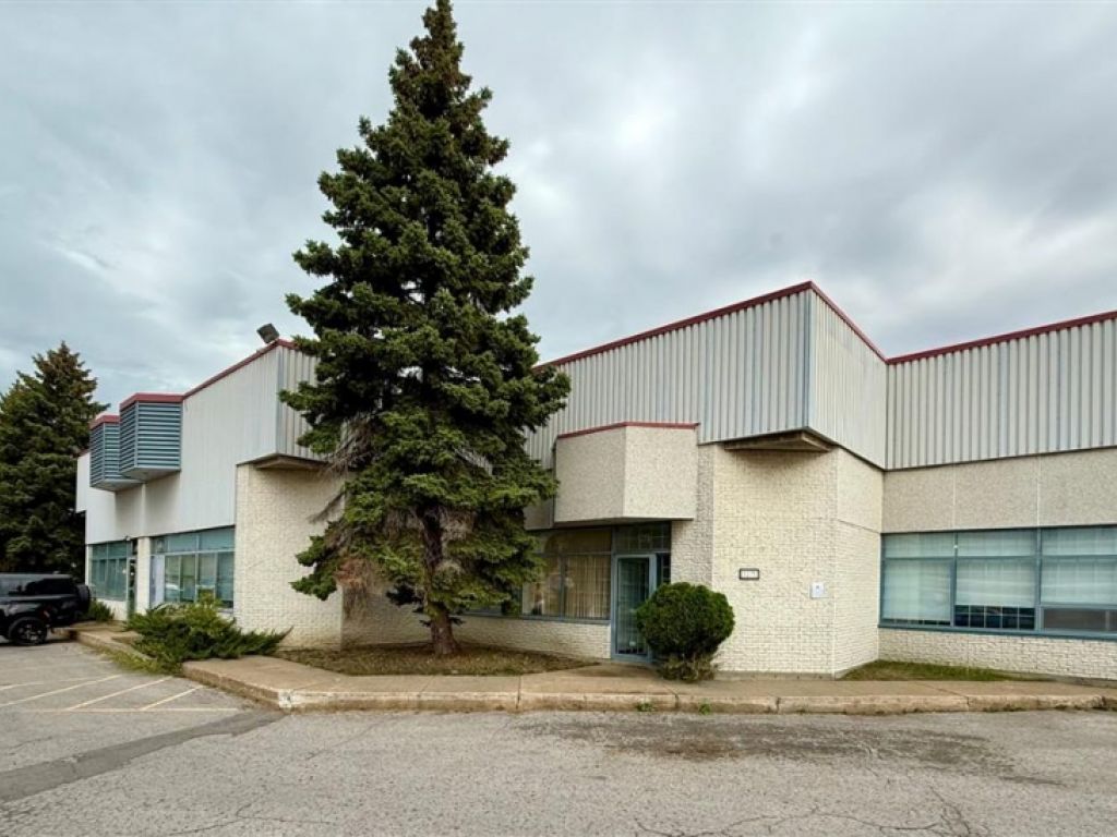 Industrial space for lease - 1275 Rue Bergar,
