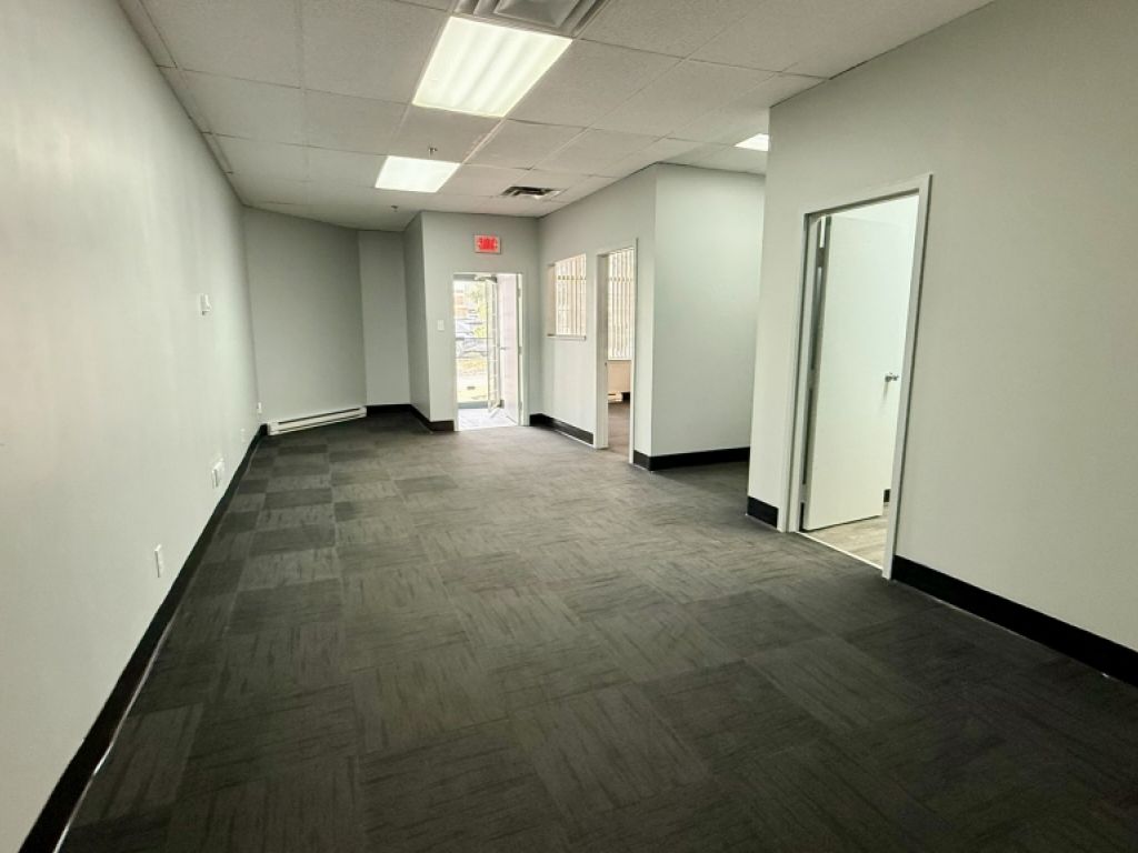 Industrial space for lease - 1275 Rue Bergar,