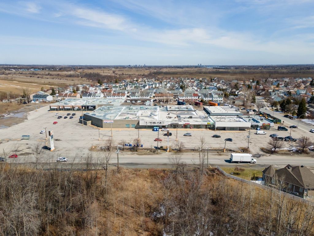 Commercial spaces and warehouse for rent 1,000 to 45,000 sqft Laval
