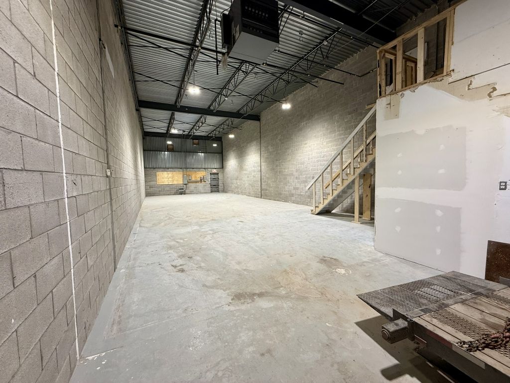 Espace industriel � louer Laval