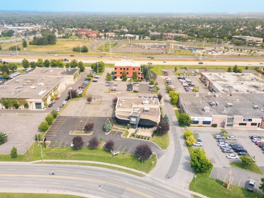Office space for rent, 2,031 sq. ft. Boucherville.