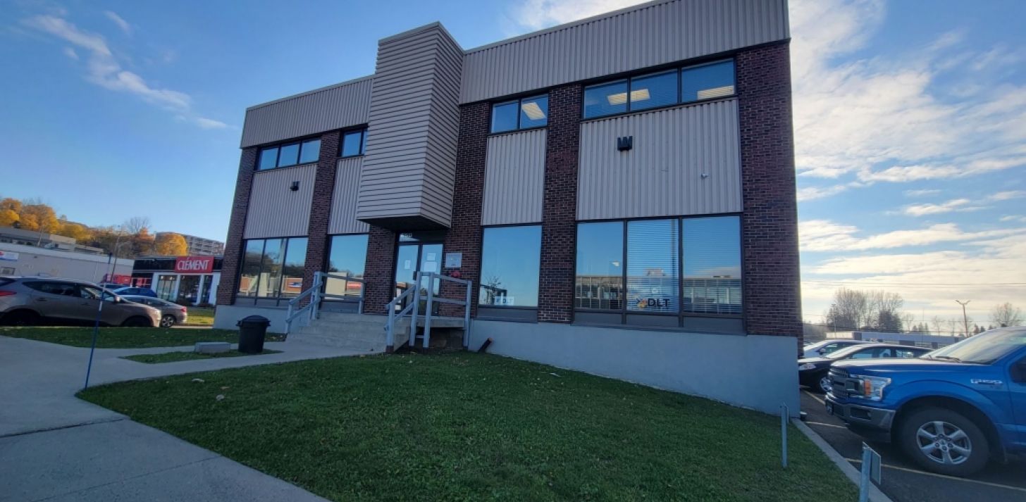 LOCAL COMMERCIAL OU DE BUREAU - SAINTE-FOY - À louer