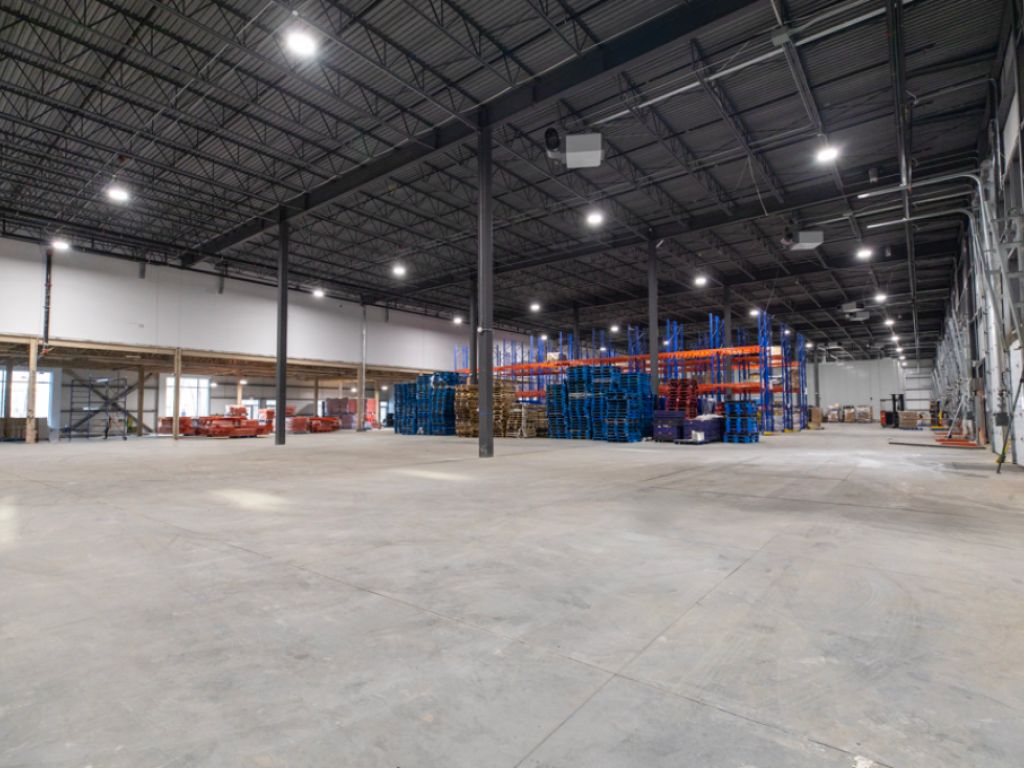 INDUSTRIAL WAREHOUSE FOR RENT, CANDIAC - 6,200 TO 55,934 ft2
