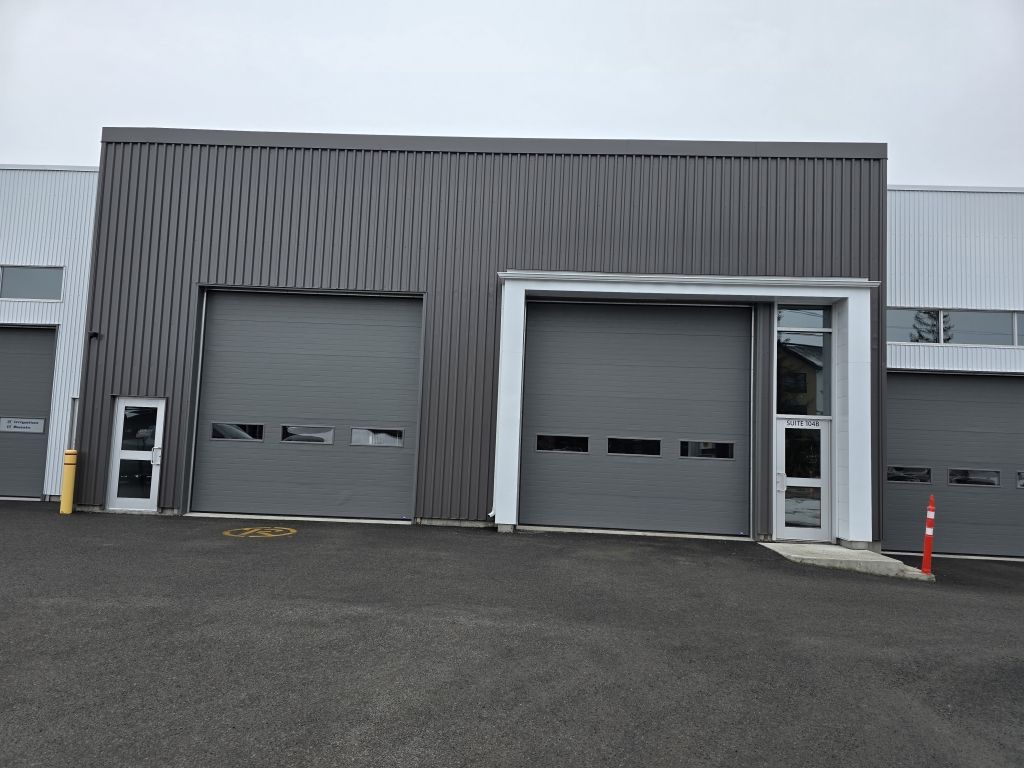 2 garage doors for rent