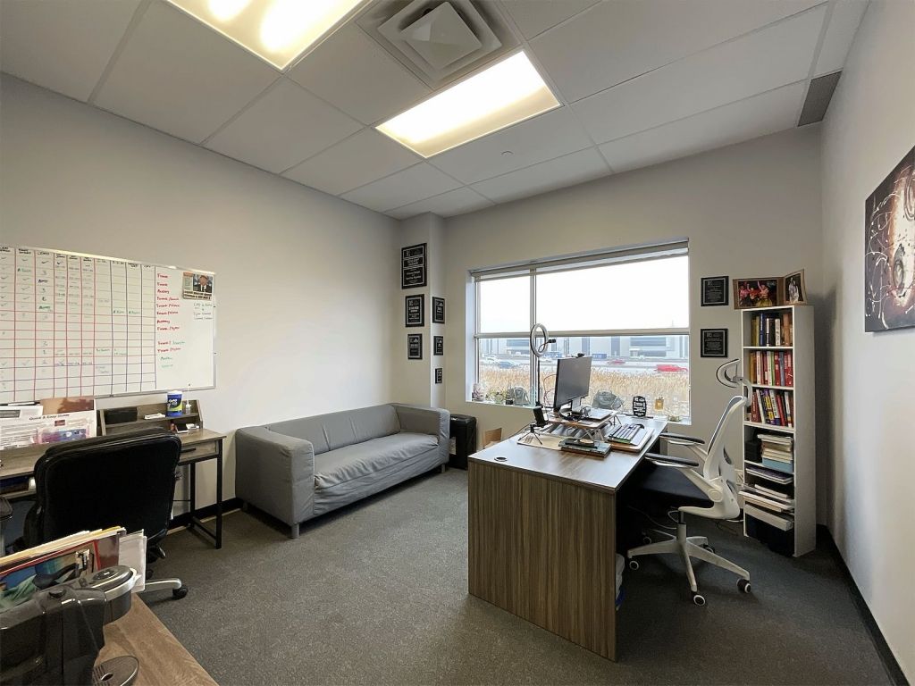 BUREAU � LOUER 2000 pi2 - LAVAL 