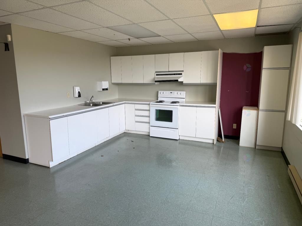 Large office space on 2nd floor 2,900 sqft Montreal Mercier