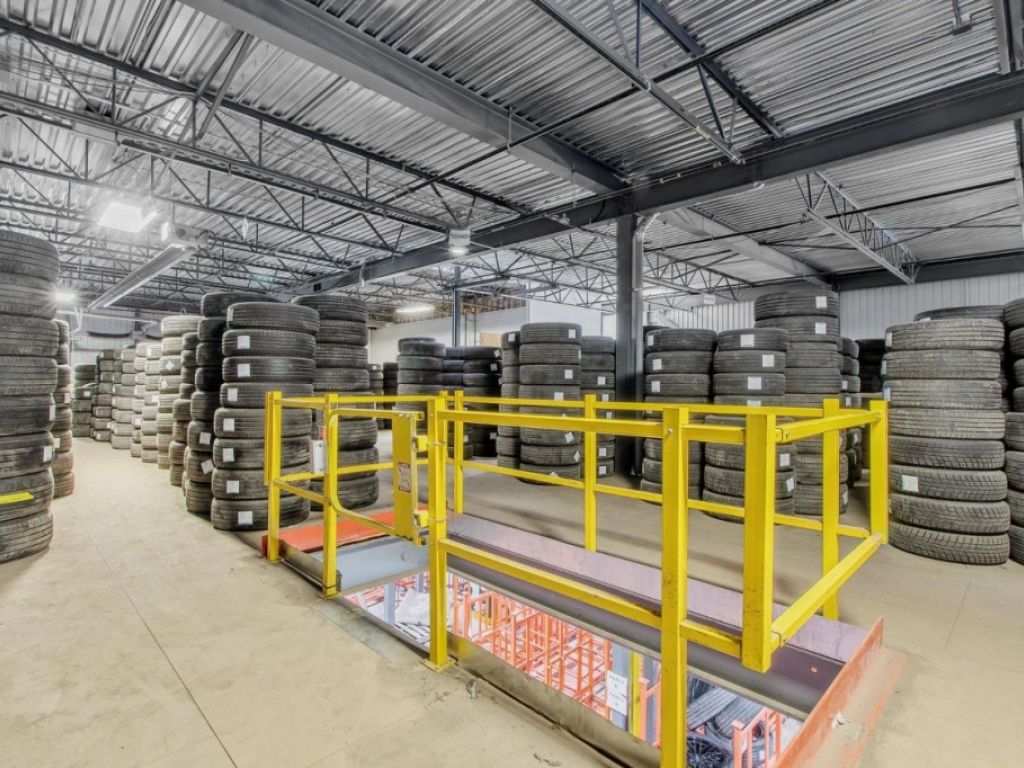 Large Subdividable Warehouse � Mirabel Industrial Park