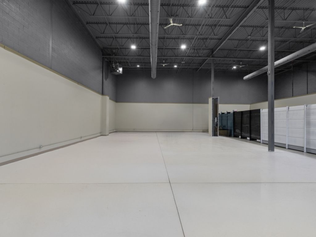 Local Industriel/Commercial � louer - Laval - 4280 pi2
