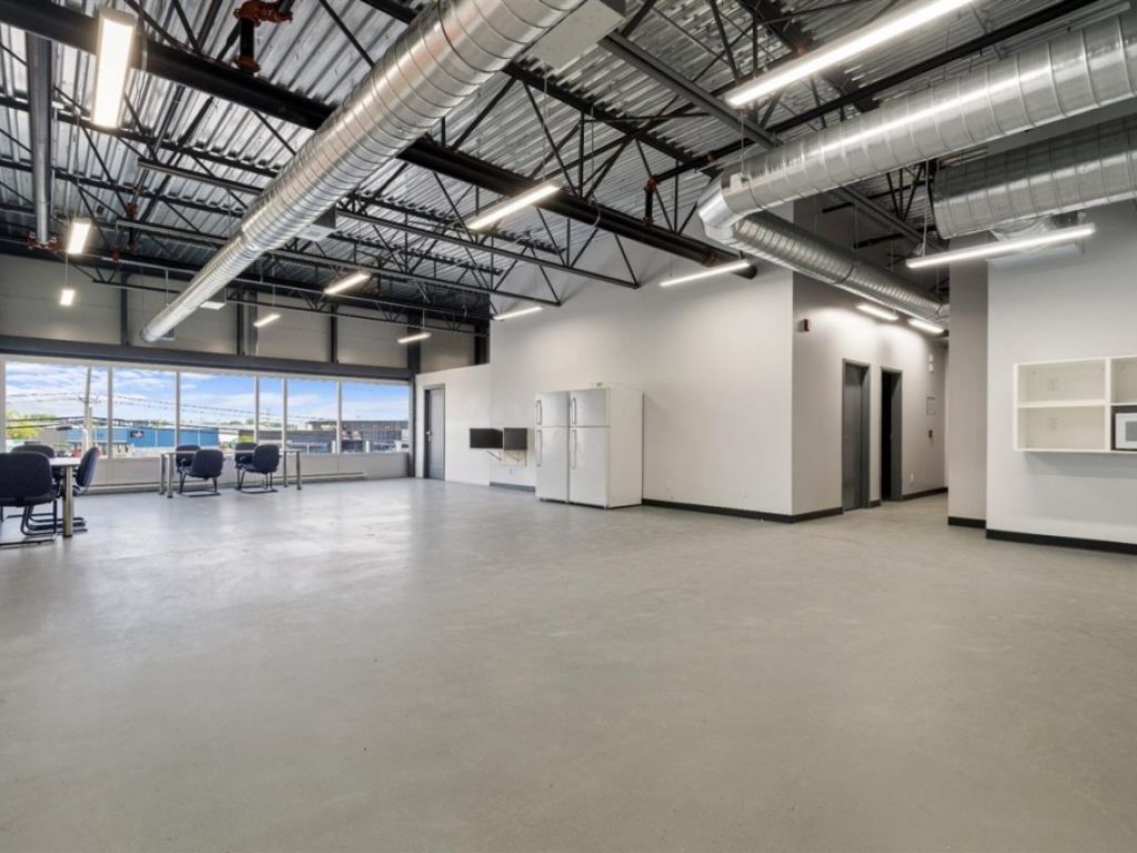 Industrial space for lease - 1320-1324 Av. de la Gare