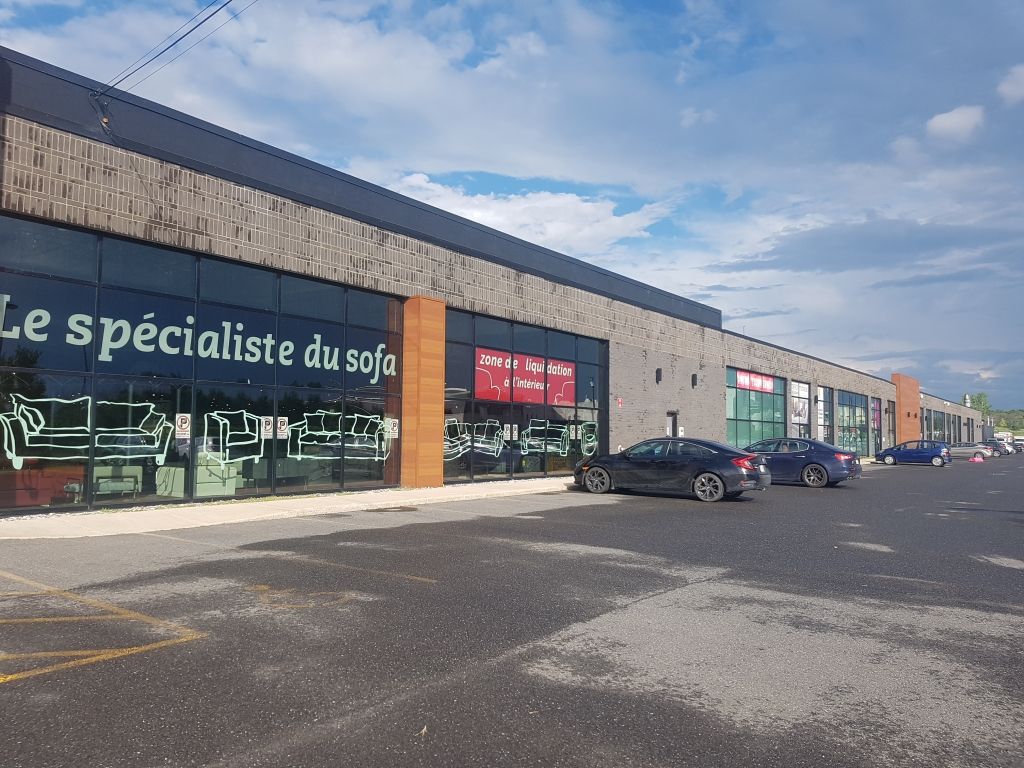  Commercial, industrial and office space in Longueuil