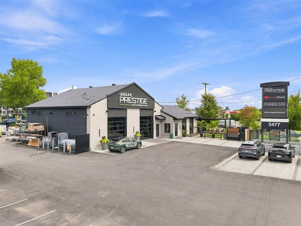 Commercial/office building for sale