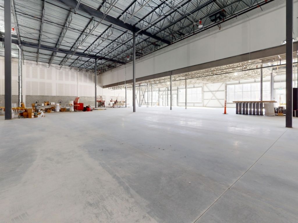 Commercial space for rent in Saint-Jrme - starting at 5,000 sq. ft.