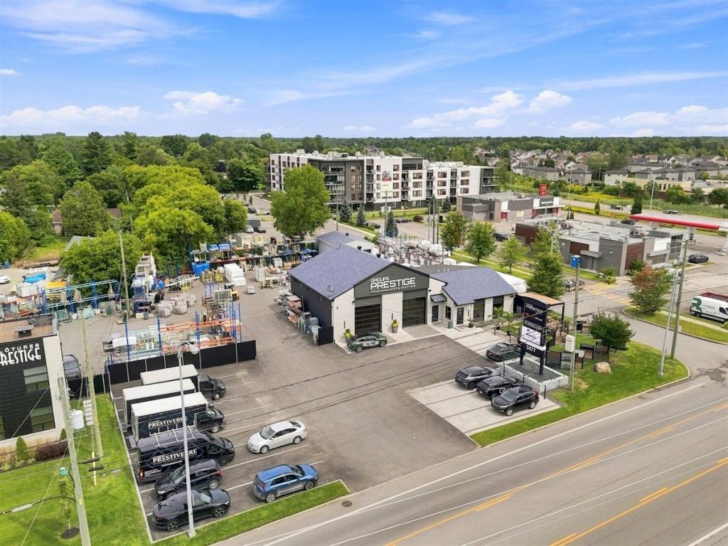 Commercial/office building for sale