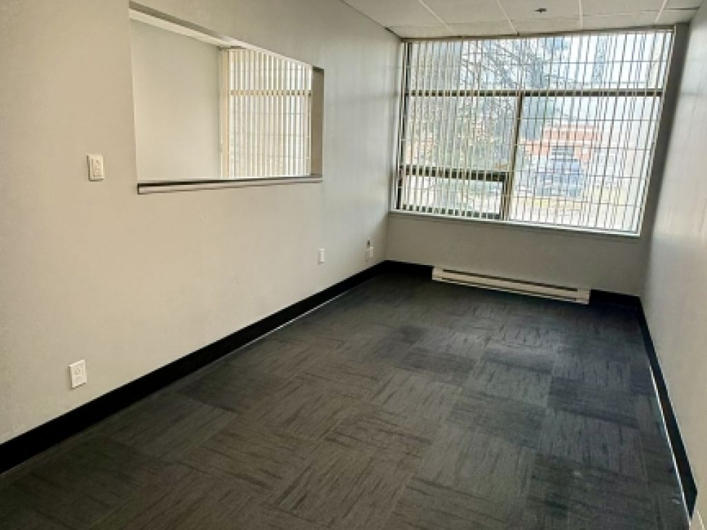 Industrial space for lease - 1275 Rue Bergar,