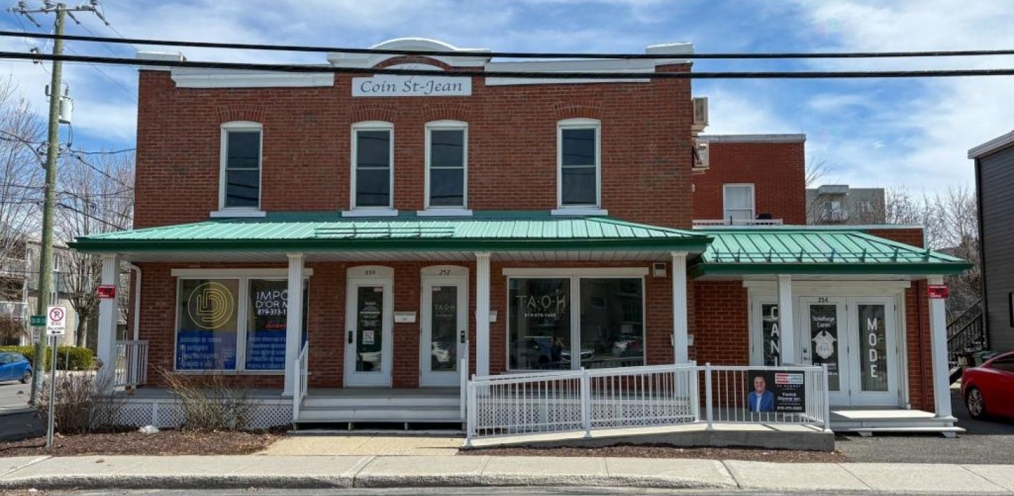 Versatile 950 sq. ft. unit with the option for additional space - For Rent