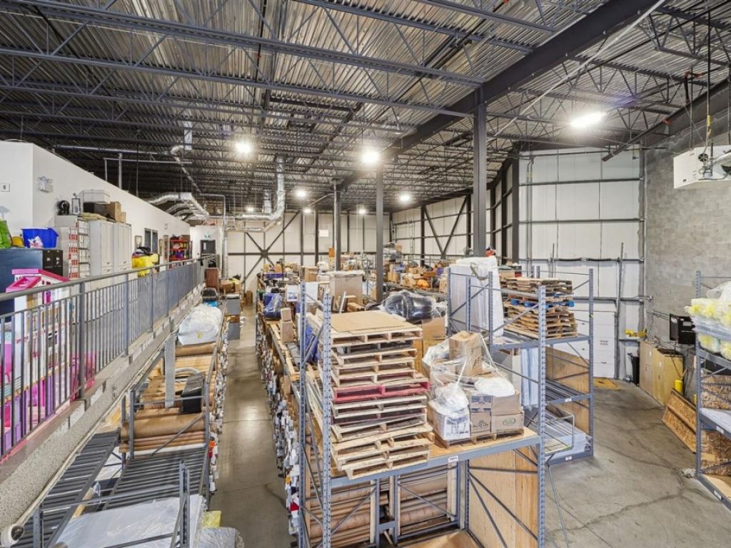 Industrial building 15,051 sq.ft. � Saint-Bruno-de-Montarville