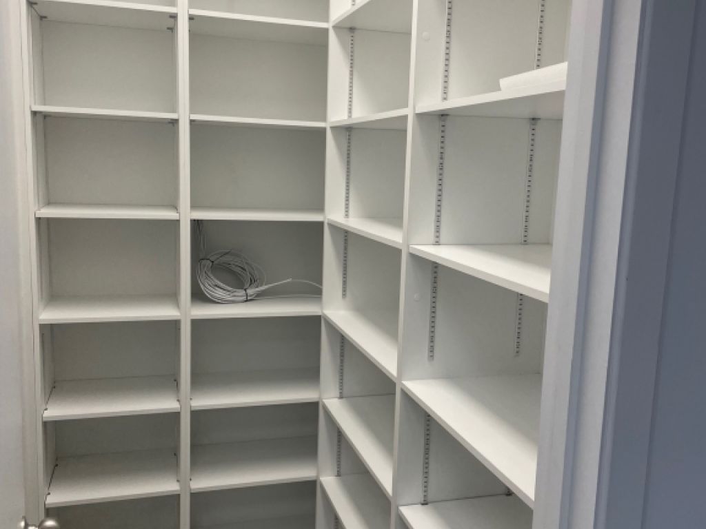 1,198 sq. ft. renovated offices for rent in Montreal North!