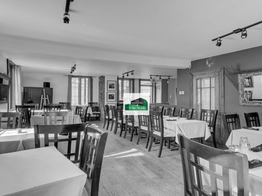 Local commercial  louer  3200 pi + terrasse prive  Coin de rue  haute visibilit  Idal restaurant ou projet alimentaire