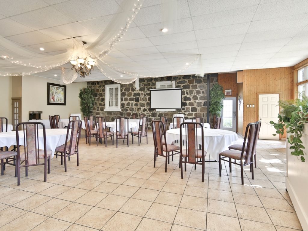 Restaurant with reception room for sale