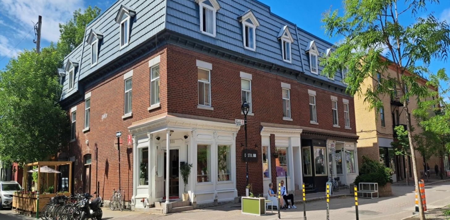 SHOP TO RENT AT PLATEAU MONT-ROYAL - Available