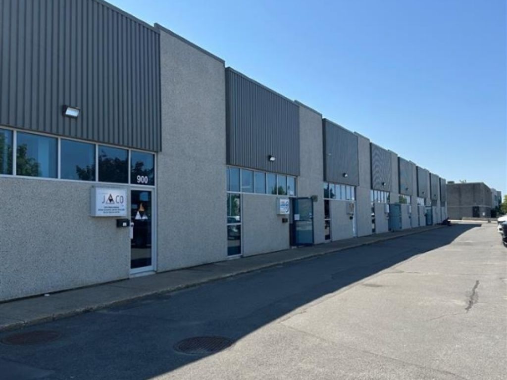 Industrial space for lease - 900 Rue Michelin