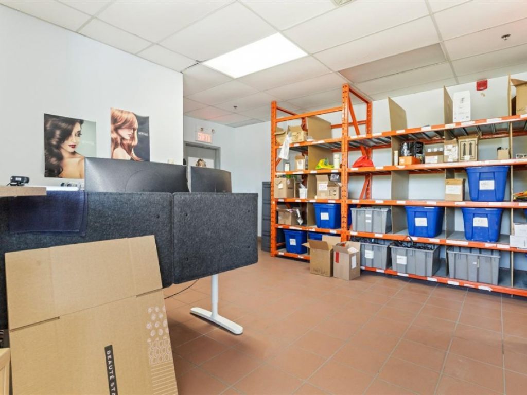 Office space for lease - 1680 Rue Fleetwood