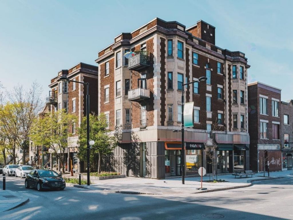 Emplacement de choix 600 pc � louer Outremont