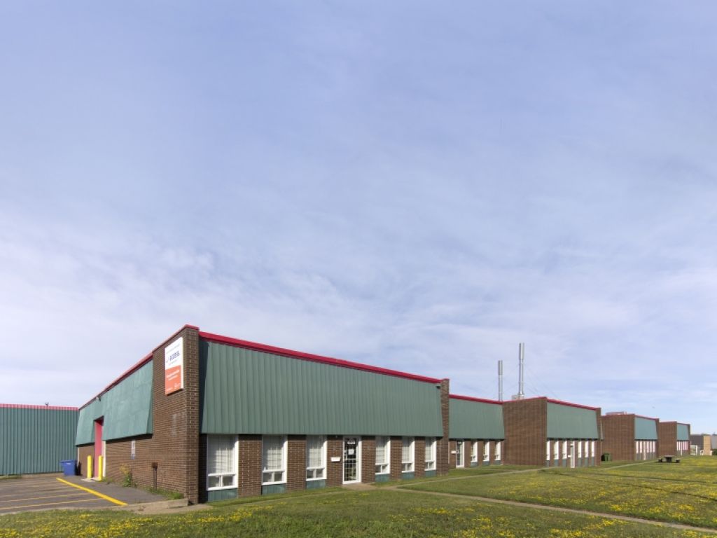 1  Industrial spaces *4600 sq.ft. * in Longueuil