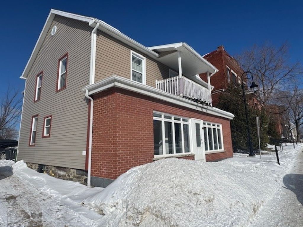 Superbe place d'affaires - Local de 550 pc