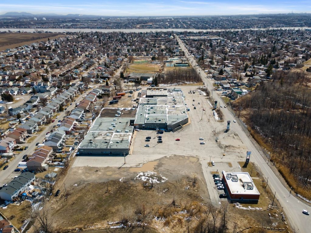 Commercial spaces and warehouse for rent 1,000 to 45,000 sqft Laval