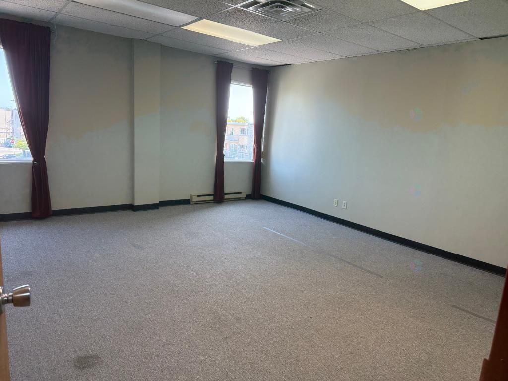 Large office space on 2nd floor 2,900 sqft Montreal Mercier