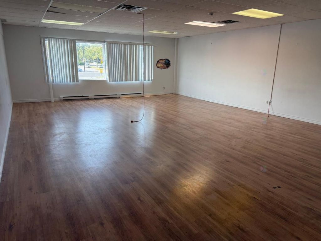 Office $577/month* in busy shopping center of Montreal