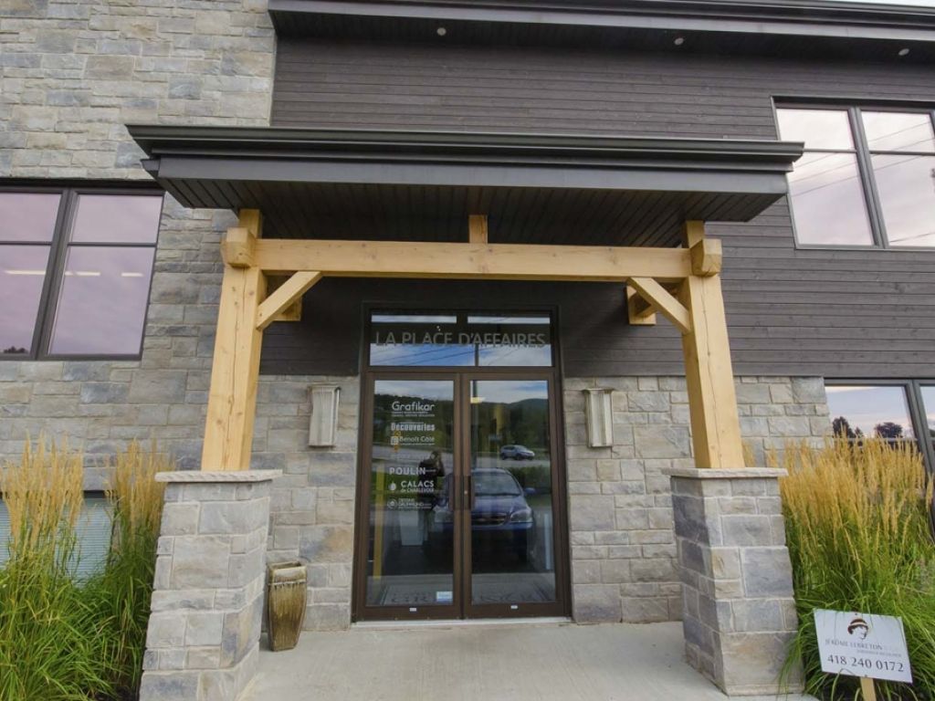 Superbe espace commercial  louer 