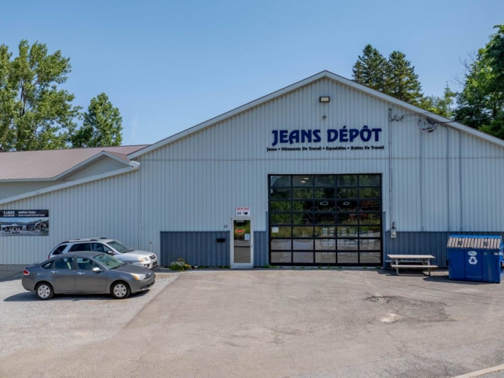 Local � louer Rivi�re-du-Loup 2000 � 9828 pc