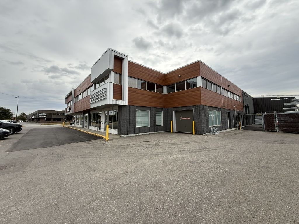 LOCAL COMMERCIAL AVEC PORTE AU SOL - BOUL. WILFRID-HAMEL