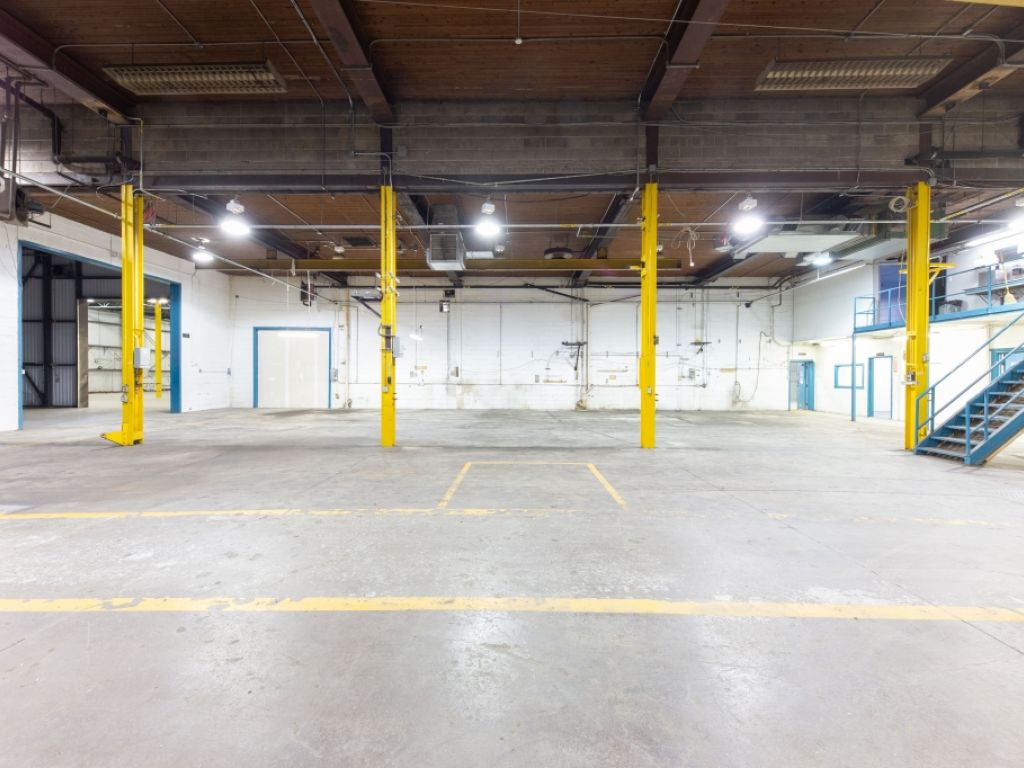 Turnkey industrial space in Boisbriands strategic business district