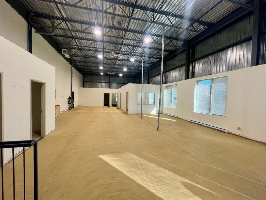 Office space for lease - 1101-1111 Aut. Chomedey (A-13)