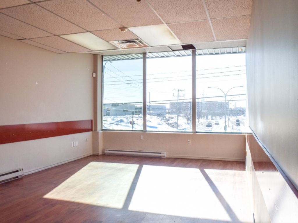 Office space for rent facing Mail Champlain