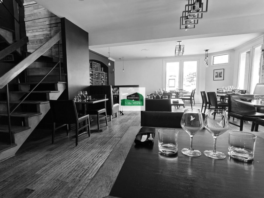 Local commercial  louer  3200 pi + terrasse prive  Coin de rue  haute visibilit  Idal restaurant ou projet alimentaire