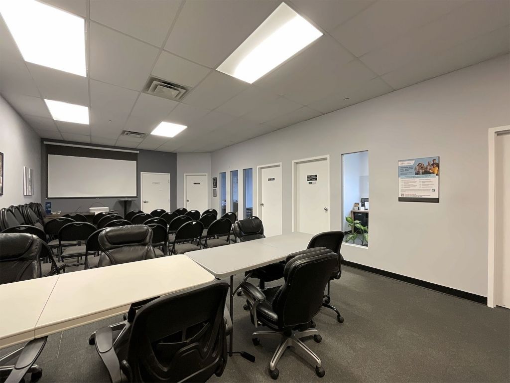 BUREAU � LOUER 2000 pi2 - LAVAL 