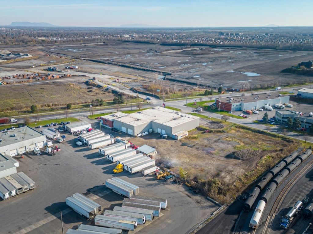 Industrial space to be built 10,000 to 40,000 sqft - La Prairie