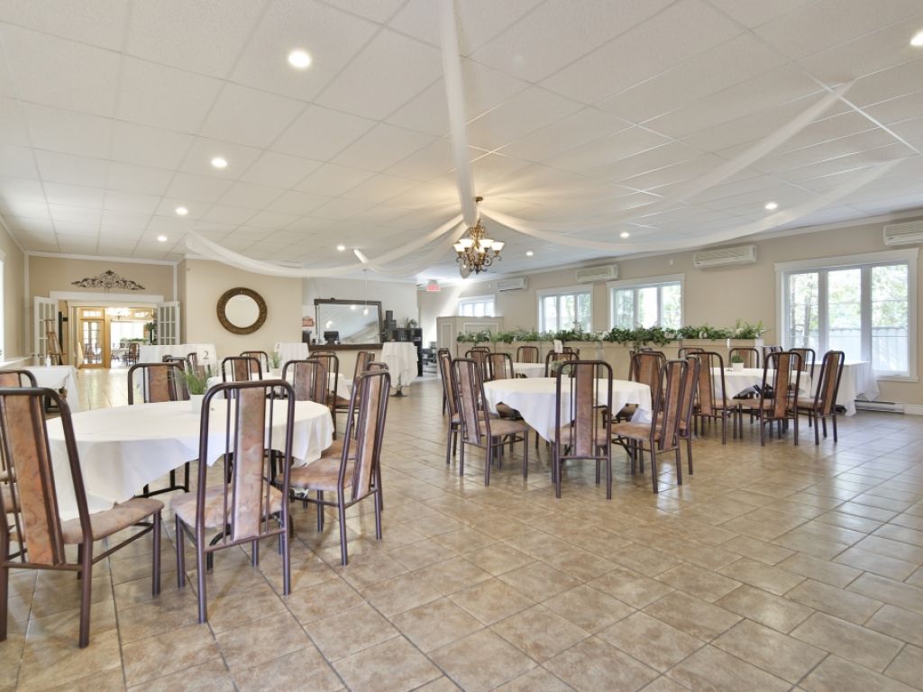 Restaurant with reception room for sale