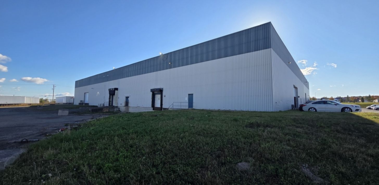 ENTREPÔT - PARC INDUSTRIEL - ST-AUGUSTIN-DE-DESMAURES - À louer