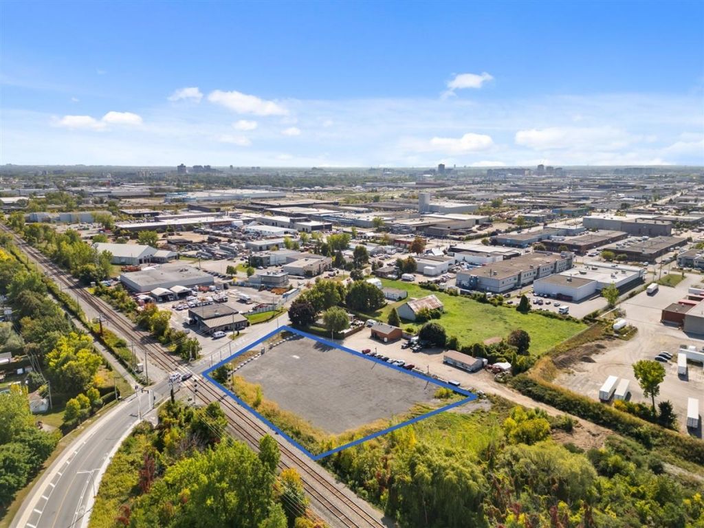 Land space for lease - Boul. St-Elzear O.