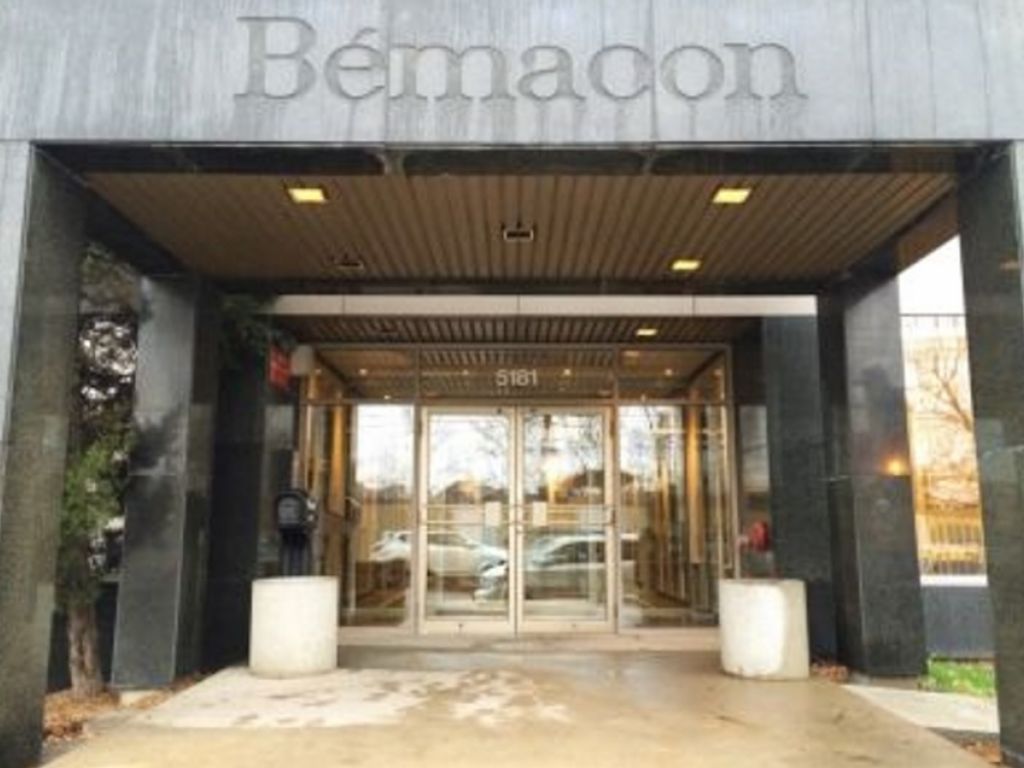 1,198 sq. ft. renovated offices for rent in Montreal North!